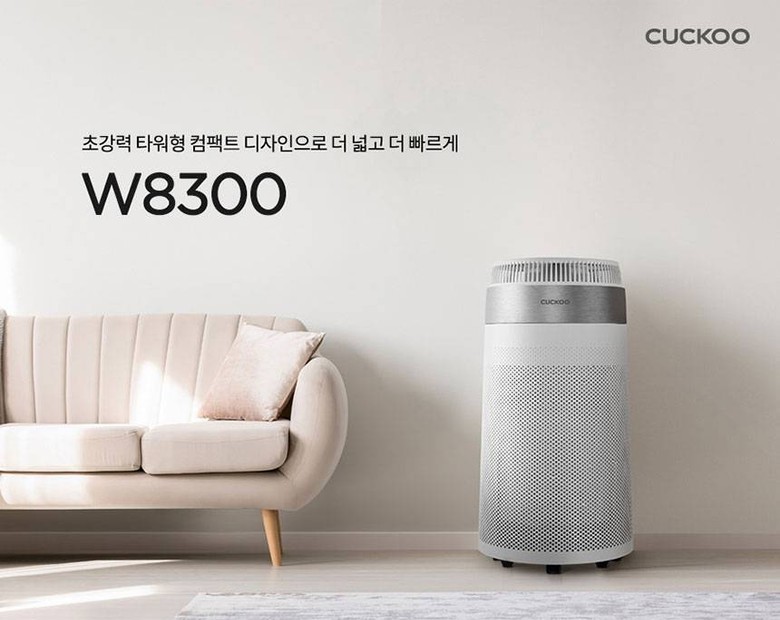 쿠쿠 W8300 AC-28W20FWS 공기청정기의 화이트 본체와 모델 표기